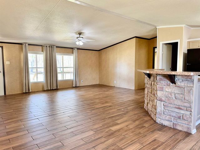 112 Melody Dr, Gladewater, TX 75647