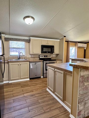 112 Melody Dr, Gladewater, TX 75647