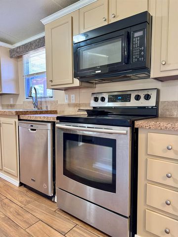 112 Melody Dr, Gladewater, TX 75647