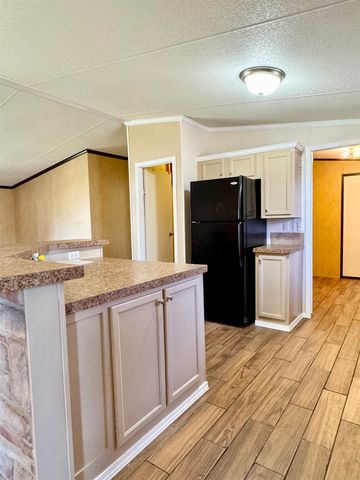 112 Melody Dr, Gladewater, TX 75647