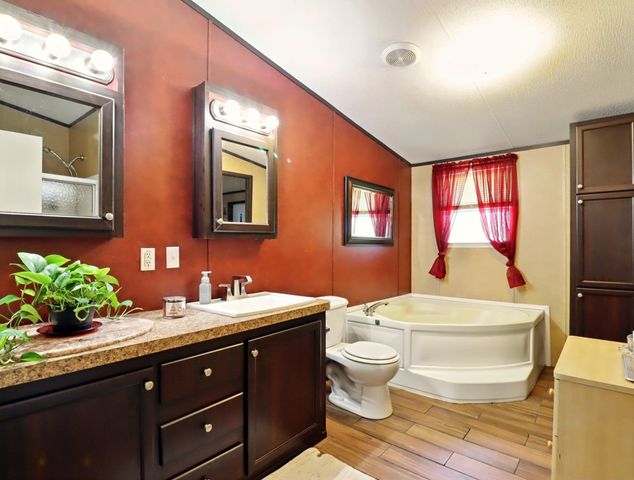 112 Melody Dr, Gladewater, TX 75647