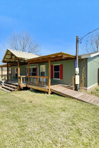 112 Melody Dr, Gladewater, TX 75647