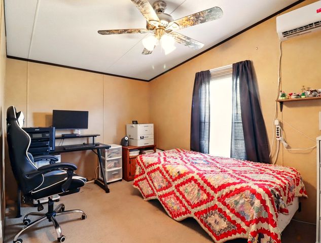 112 Melody Dr, Gladewater, TX 75647