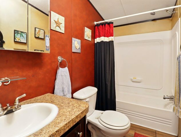 112 Melody Dr, Gladewater, TX 75647