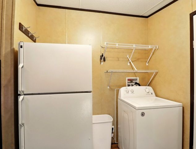 112 Melody Dr, Gladewater, TX 75647