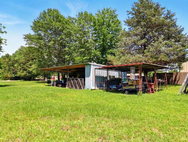 112 Melody Dr, Gladewater, TX 75647