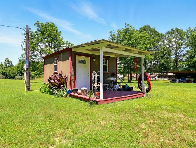 112 Melody Dr, Gladewater, TX 75647