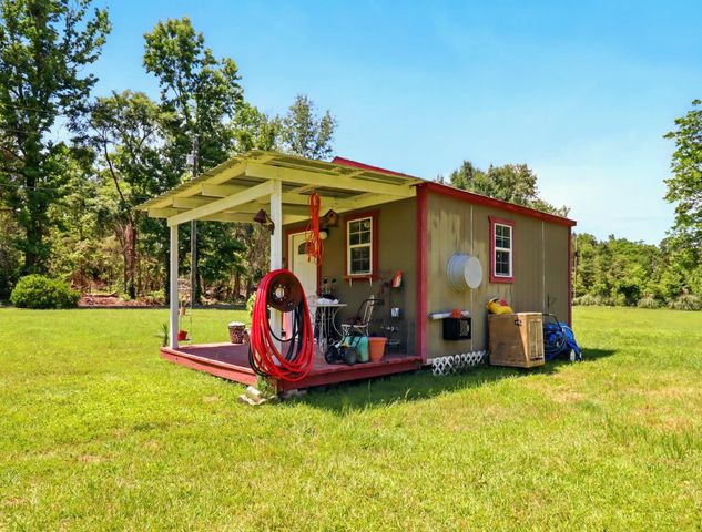 112 Melody Dr, Gladewater, TX 75647