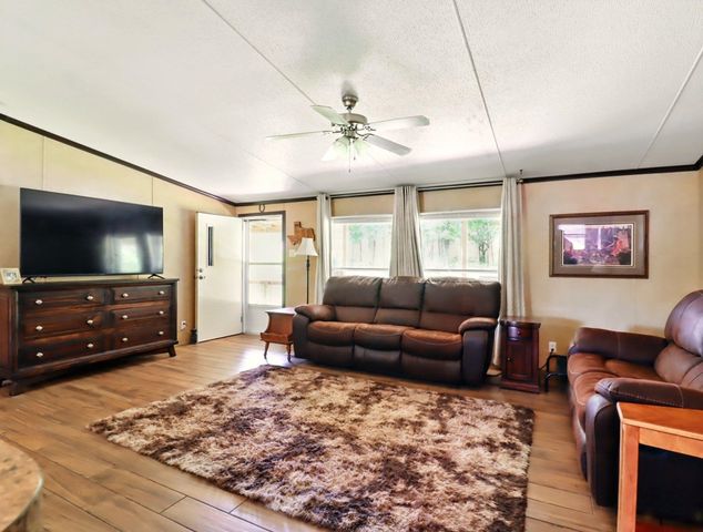 112 Melody Dr, Gladewater, TX 75647