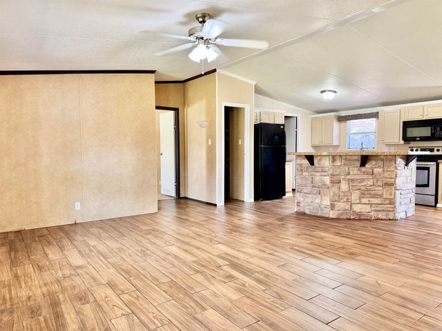 112 Melody Dr, Gladewater, TX 75647