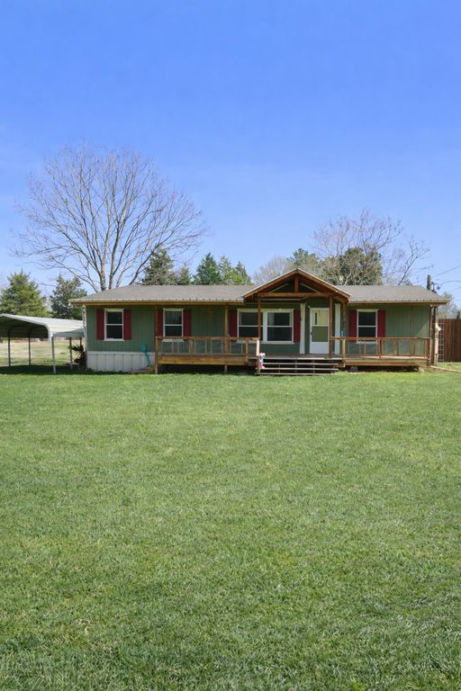 112 Melody Dr, Gladewater, TX 75647