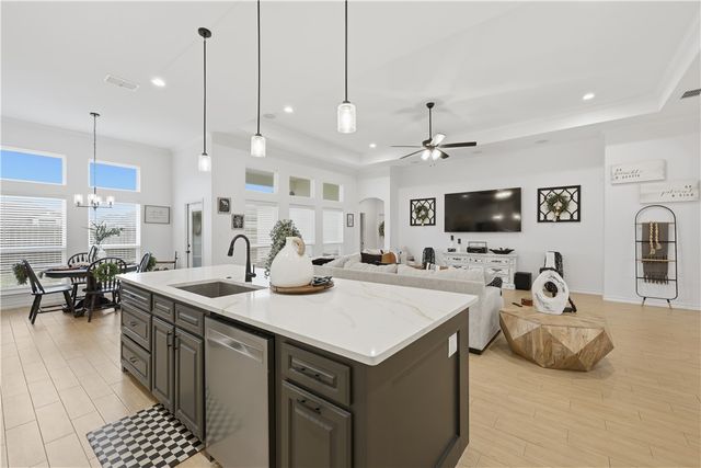 105 Sapphire St, Portland, TX 78374