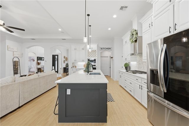 105 Sapphire St, Portland, TX 78374