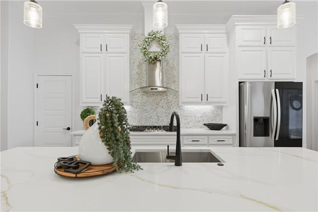 105 Sapphire St, Portland, TX 78374