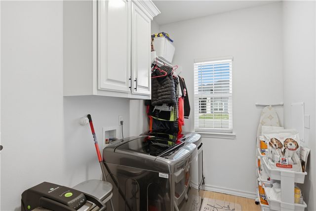 105 Sapphire St, Portland, TX 78374