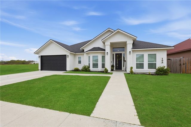 105 Sapphire St, Portland, TX 78374