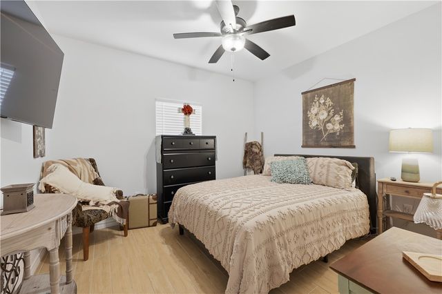 105 Sapphire St, Portland, TX 78374