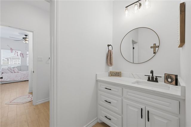 105 Sapphire St, Portland, TX 78374