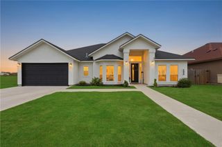 105 Sapphire St, Portland, TX 78374