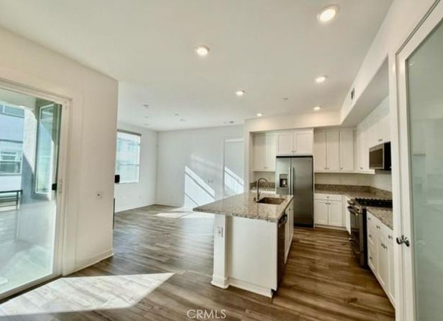 27410 Merlin, Valencia, CA 91381