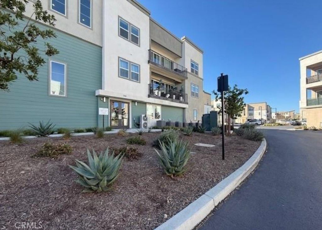 27410 Merlin, Valencia, CA 91381