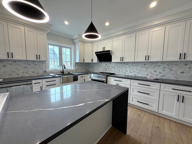 67 Jewett St 1, Newton, MA 02458