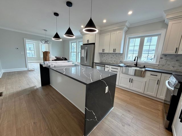 67 Jewett St 1, Newton, MA 02458