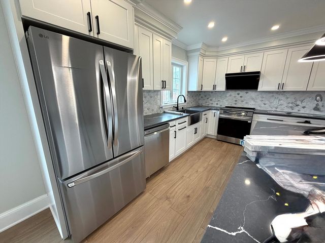 67 Jewett St 1, Newton, MA 02458