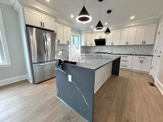 67 Jewett St 1, Newton, MA 02458