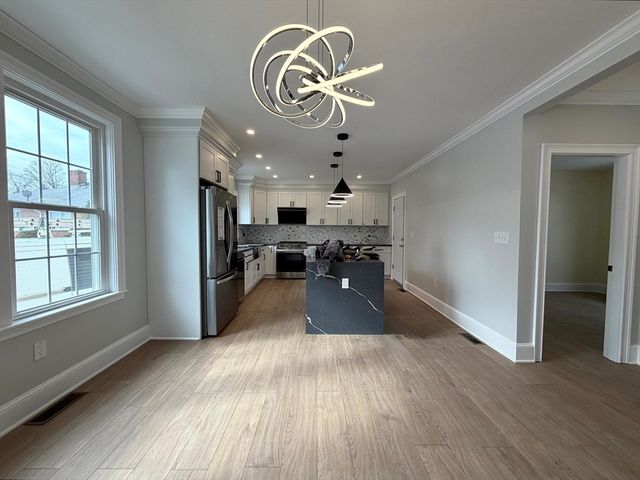 67 Jewett St 1, Newton, MA 02458