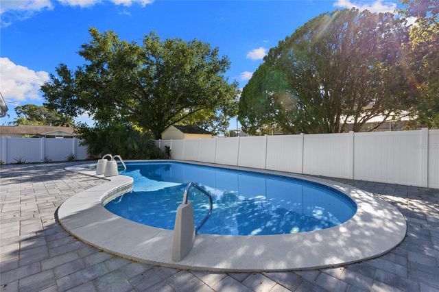 4902 STOLLS AVENUE, Tampa, FL 33615