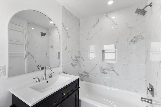 4902 STOLLS AVENUE, Tampa, FL 33615