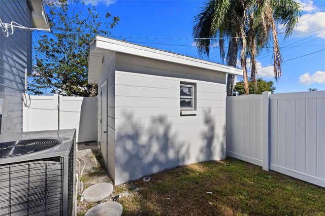 4902 STOLLS AVENUE, Tampa, FL 33615