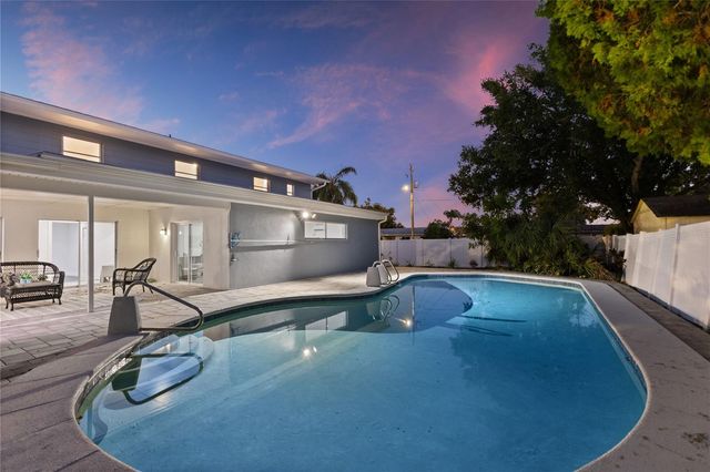 4902 STOLLS AVENUE, Tampa, FL 33615