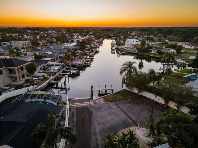 4902 STOLLS AVENUE, Tampa, FL 33615