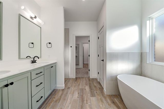 16105 Navarra Way, Oklahoma City, OK 73170