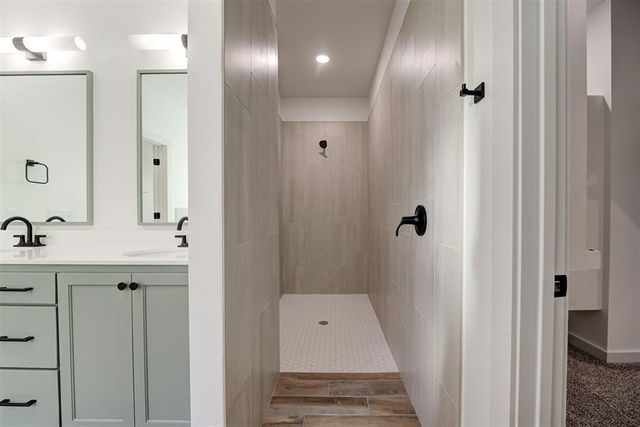 16105 Navarra Way, Oklahoma City, OK 73170