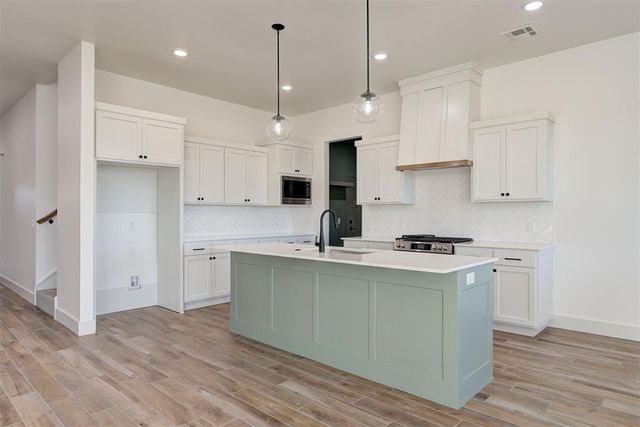 16105 Navarra Way, Oklahoma City, OK 73170