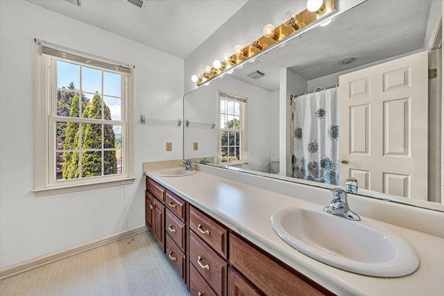 341 Sommersby LN, Troutville, VA 24175