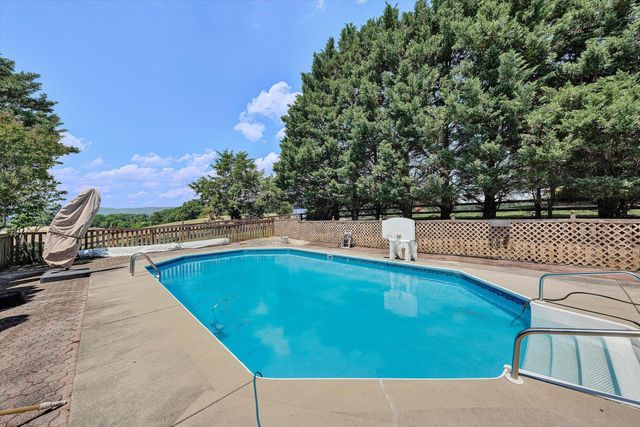 341 Sommersby LN, Troutville, VA 24175