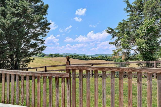 341 Sommersby LN, Troutville, VA 24175