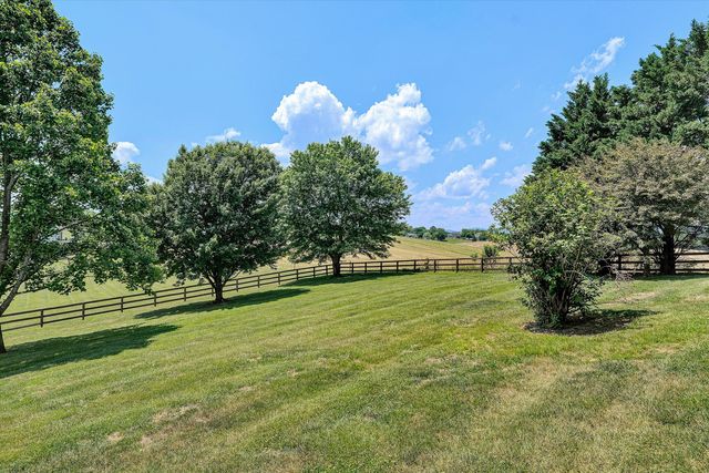 341 Sommersby LN, Troutville, VA 24175