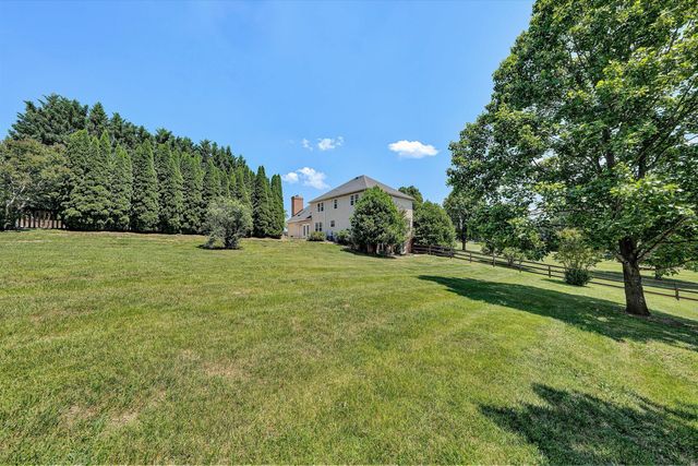 341 Sommersby LN, Troutville, VA 24175
