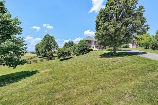 341 Sommersby LN, Troutville, VA 24175