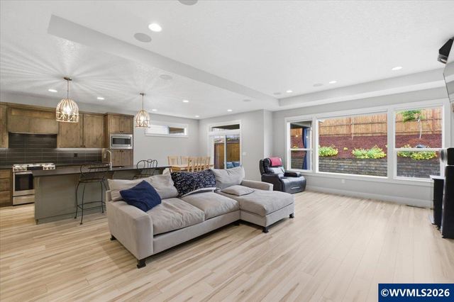 5963 Evangelista St S, Salem, OR 97306