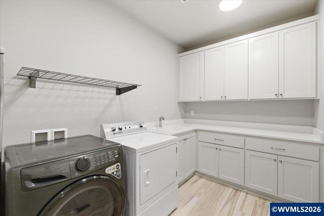 5963 Evangelista St S, Salem, OR 97306