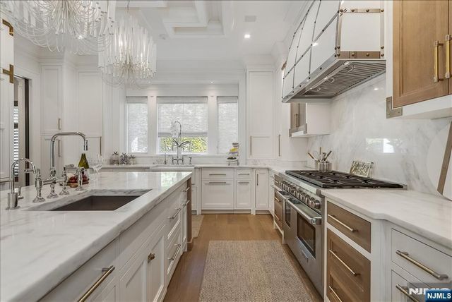 555 Miller Court, Wyckoff, NJ 07481