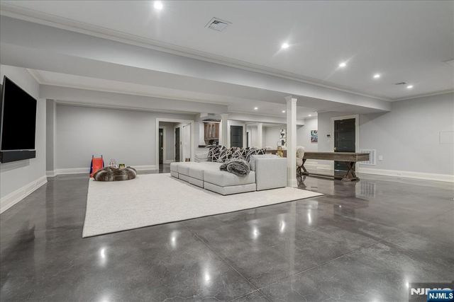 555 Miller Court, Wyckoff, NJ 07481