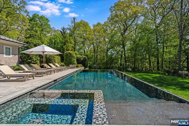 555 Miller Court, Wyckoff, NJ 07481