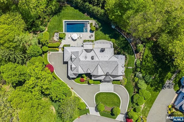 555 Miller Court, Wyckoff, NJ 07481